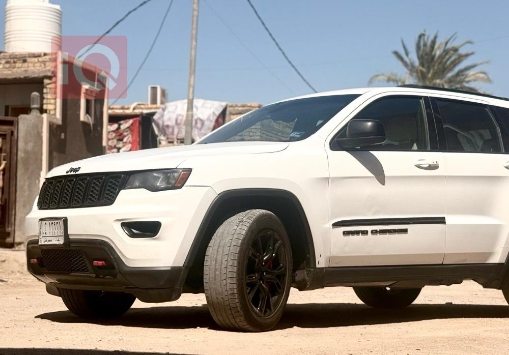 جیپ گراند شیرۆکی